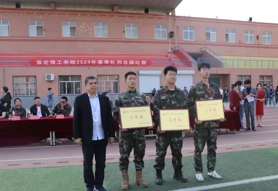 保理會計學院以隊列會操比賽為始，共著你我青春華章