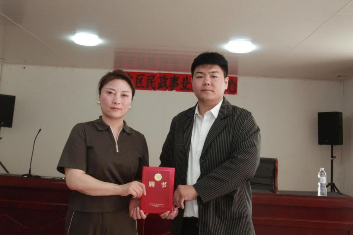 大學(xué)生志愿服務(wù)“人生都有夕陽紅，愛老敬老樹新風(fēng)”敬老院掛牌儀式