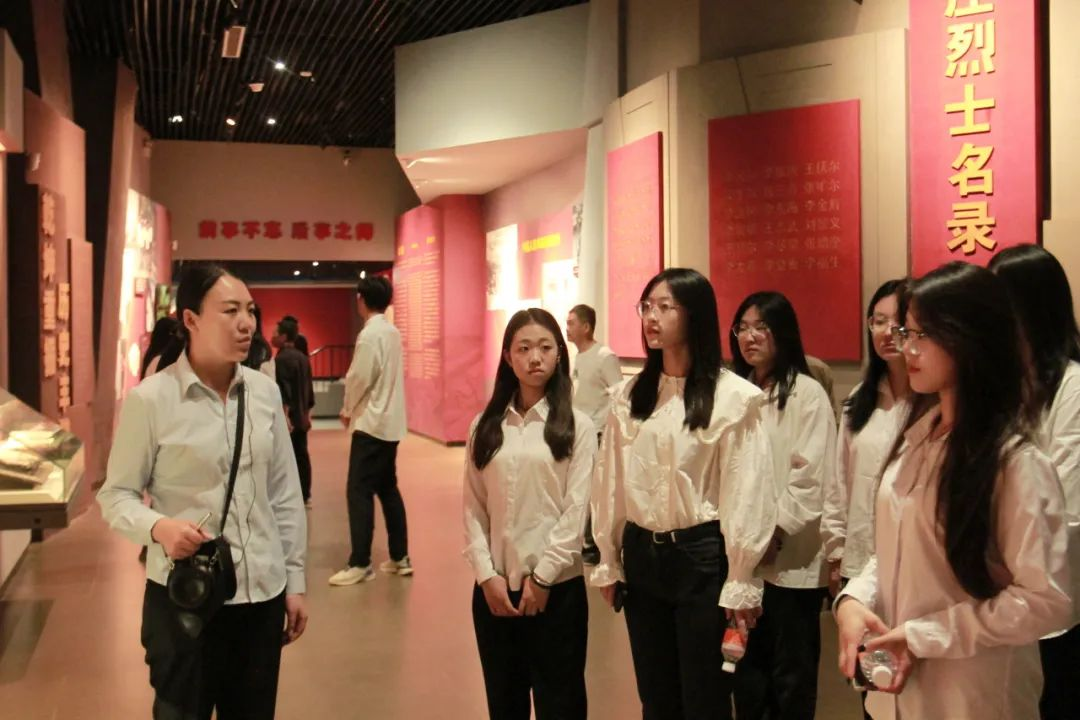 保定理工學(xué)院信息科學(xué)與工程學(xué)院 前往冉莊地道戰(zhàn)紀(jì)念館開(kāi)展牌儀式