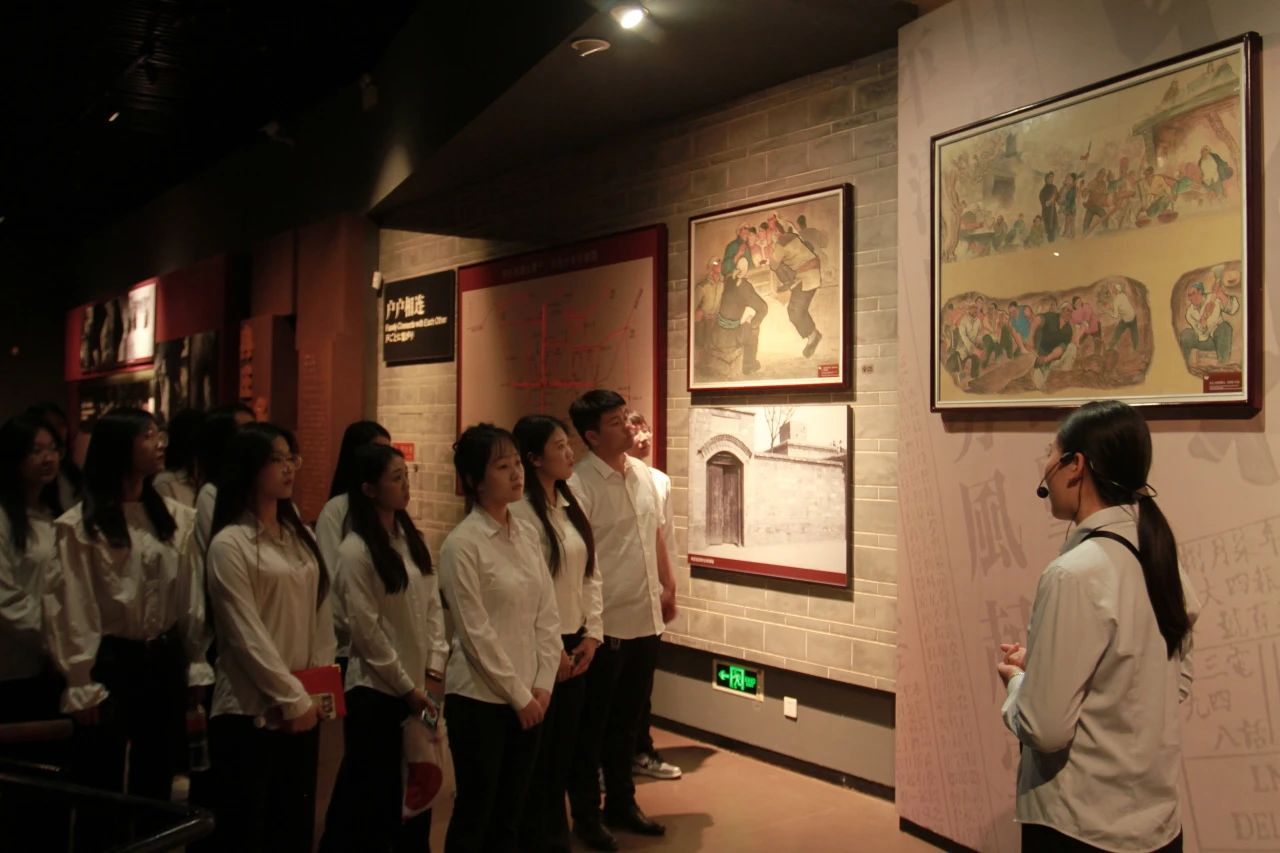 保定理工學(xué)院信息科學(xué)與工程學(xué)院 前往冉莊地道戰(zhàn)紀(jì)念館開(kāi)展牌儀式