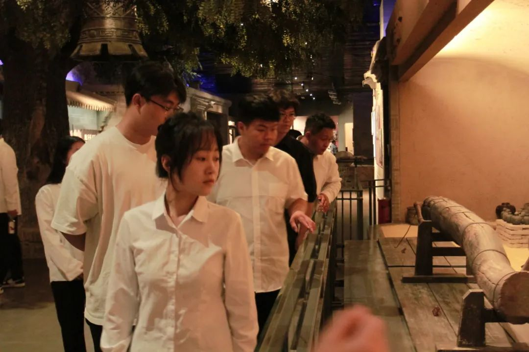 保定理工學(xué)院信息科學(xué)與工程學(xué)院 前往冉莊地道戰(zhàn)紀(jì)念館開(kāi)展牌儀式