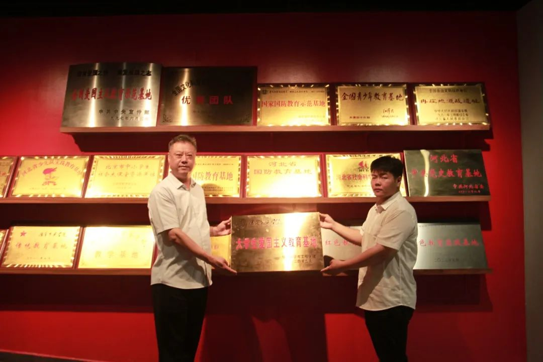 保定理工學(xué)院信息科學(xué)與工程學(xué)院 前往冉莊地道戰(zhàn)紀(jì)念館開(kāi)展牌儀式