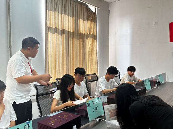 畢業(yè)季|保定理工學(xué)院|管理學(xué)院|畢業(yè)驪歌起，青春再啟航—我院2024屆畢業(yè)生平安離校