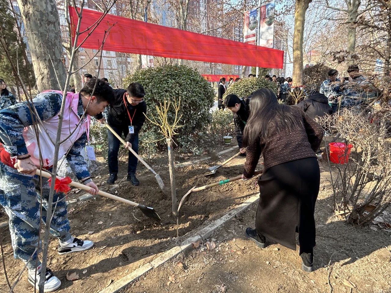“‘植’此青綠，教樹人心，‘育’汝于成”植樹節(jié)活動圓滿結(jié)束!