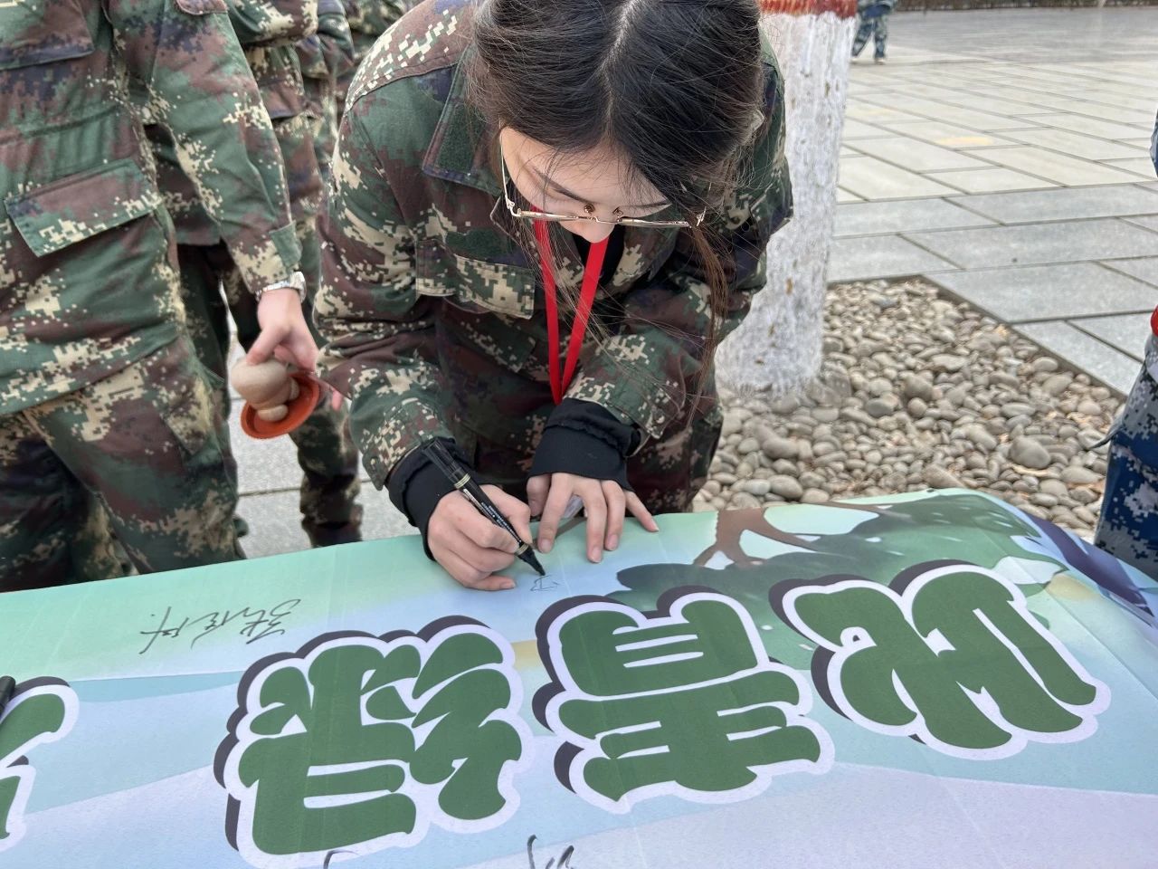 “‘植’此青綠，教樹人心，‘育’汝于成”植樹節(jié)活動圓滿結(jié)束!