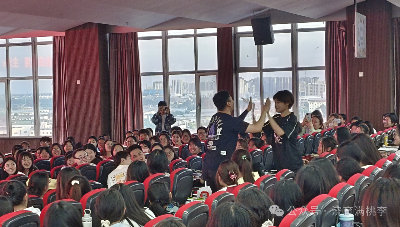 “《我和音樂(lè)做游戲》奧爾夫音樂(lè)在教學(xué)中的應(yīng)用”專題講座圓滿結(jié)束