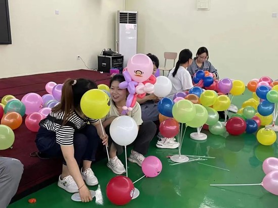 兒童節(jié)，“大朋友”們與小朋友們共度六一?。?！