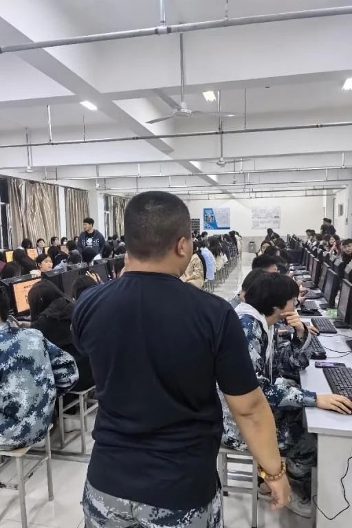 “指尖飛揚、運指如飛