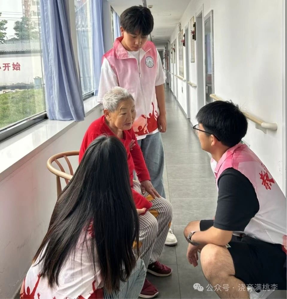 “揚愛老美德，獻志愿精神”