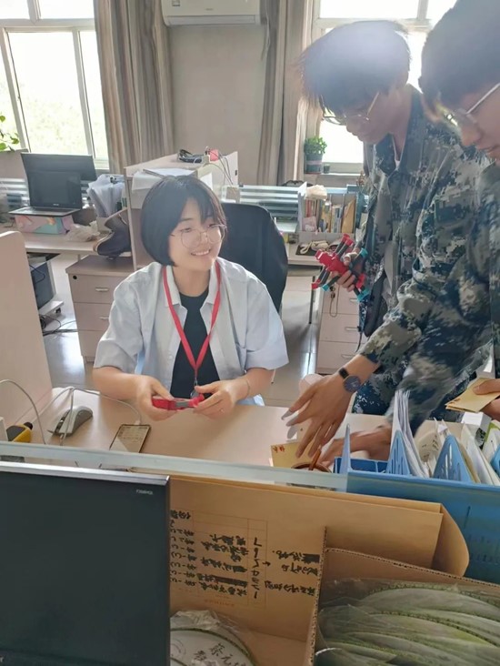 兒童節(jié)，“大朋友”們與小朋友們共度六一?。?！