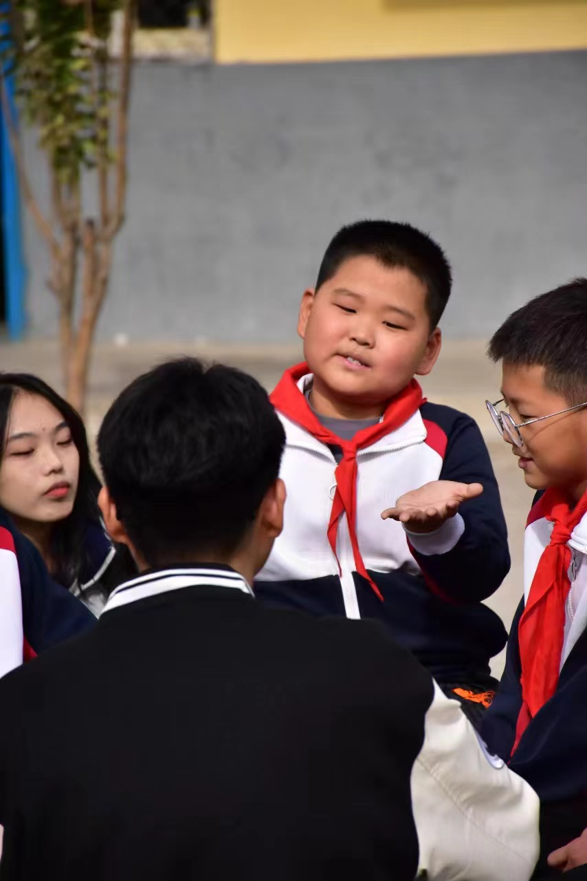 勇?lián)鷷r(shí)代使命，傳遞教育力量——鄭家莊小學(xué)支教活動(dòng)