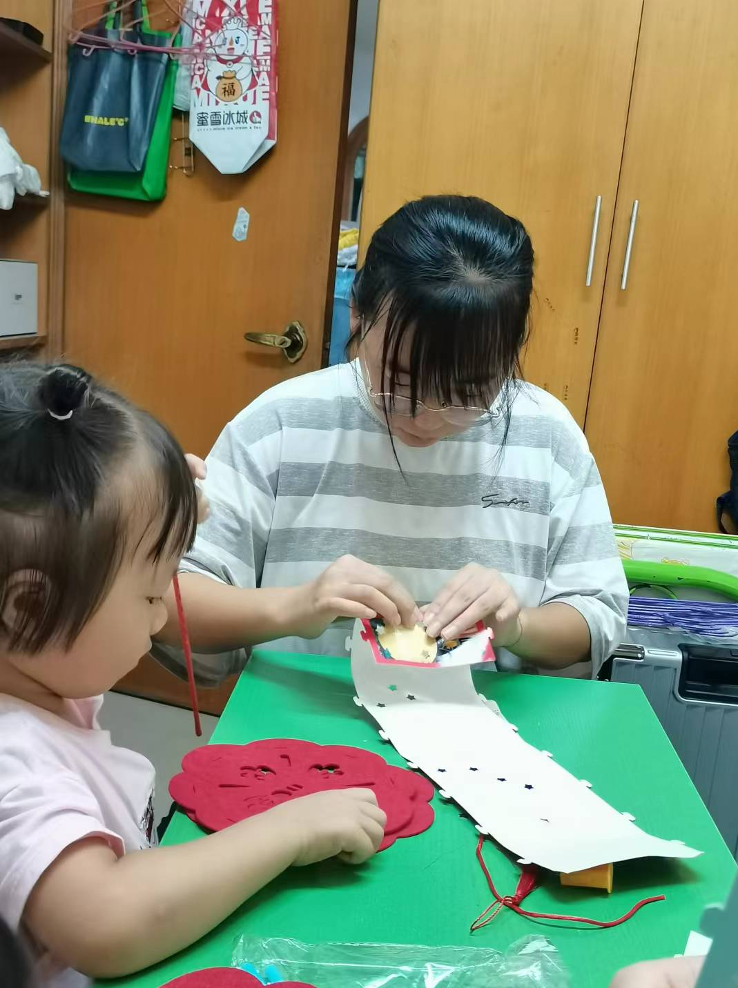 《七彩童夢》點染美好童年——記小學(xué)教育專業(yè)兒童文學(xué)寫作