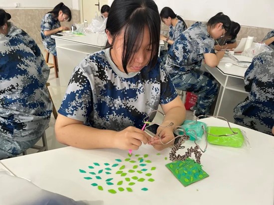 美育如光，熹微朝陽(yáng)