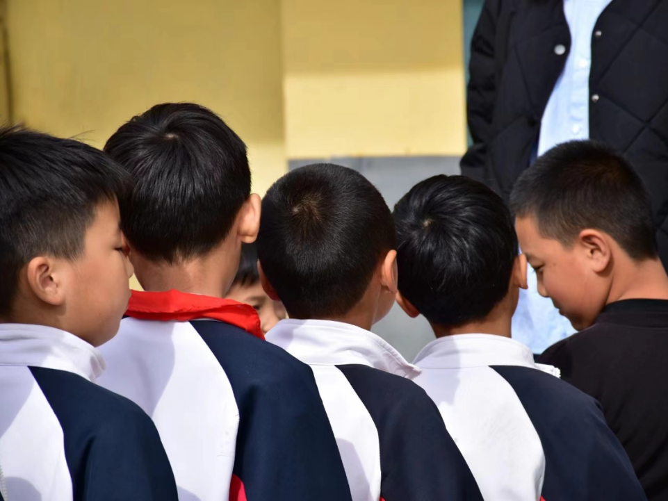 勇?lián)鷷r(shí)代使命，傳遞教育力量——鄭家莊小學(xué)支教活動(dòng)