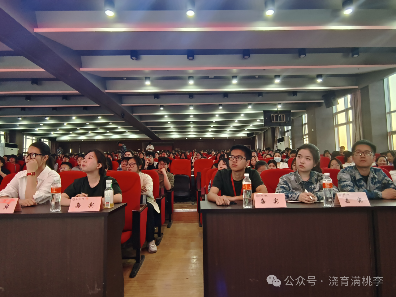 “《我和音樂(lè)做游戲》奧爾夫音樂(lè)在教學(xué)中的應(yīng)用”專題講座圓滿結(jié)束
