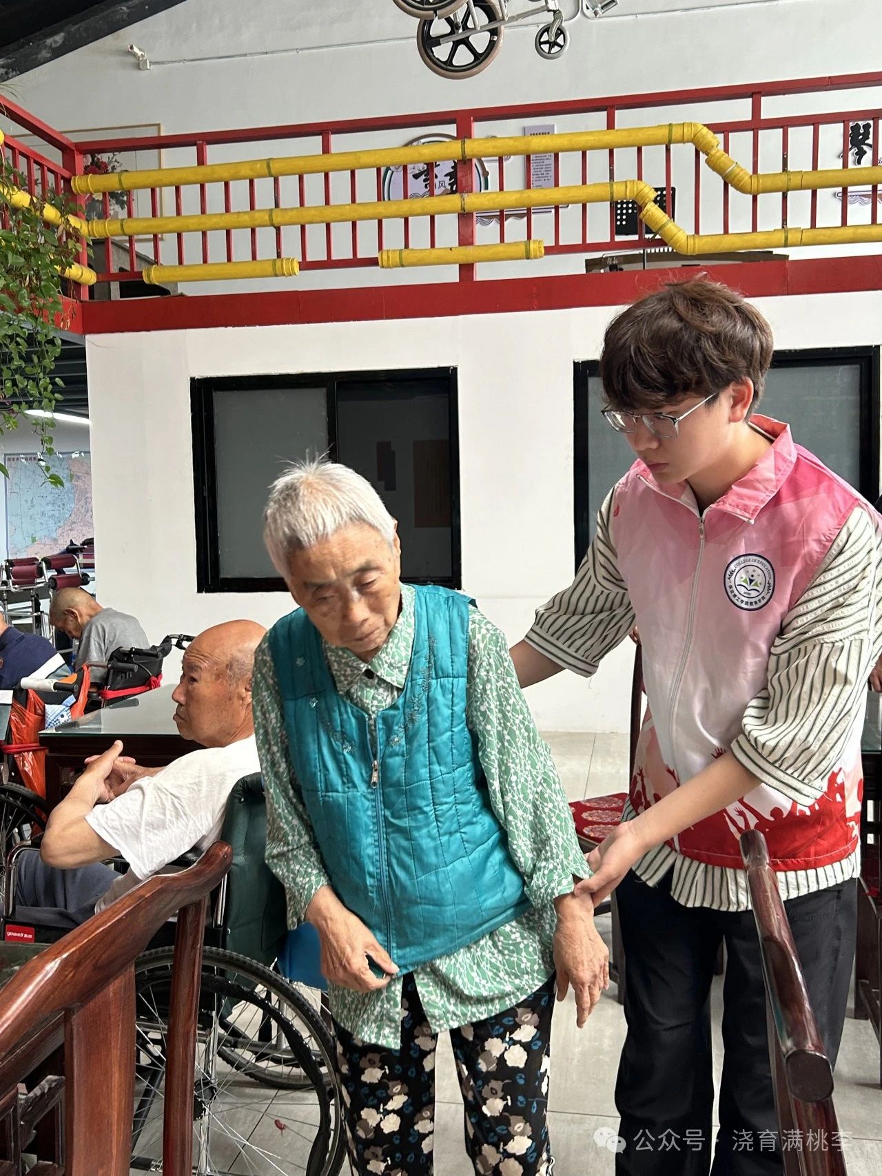 “揚愛老美德，獻志愿精神”