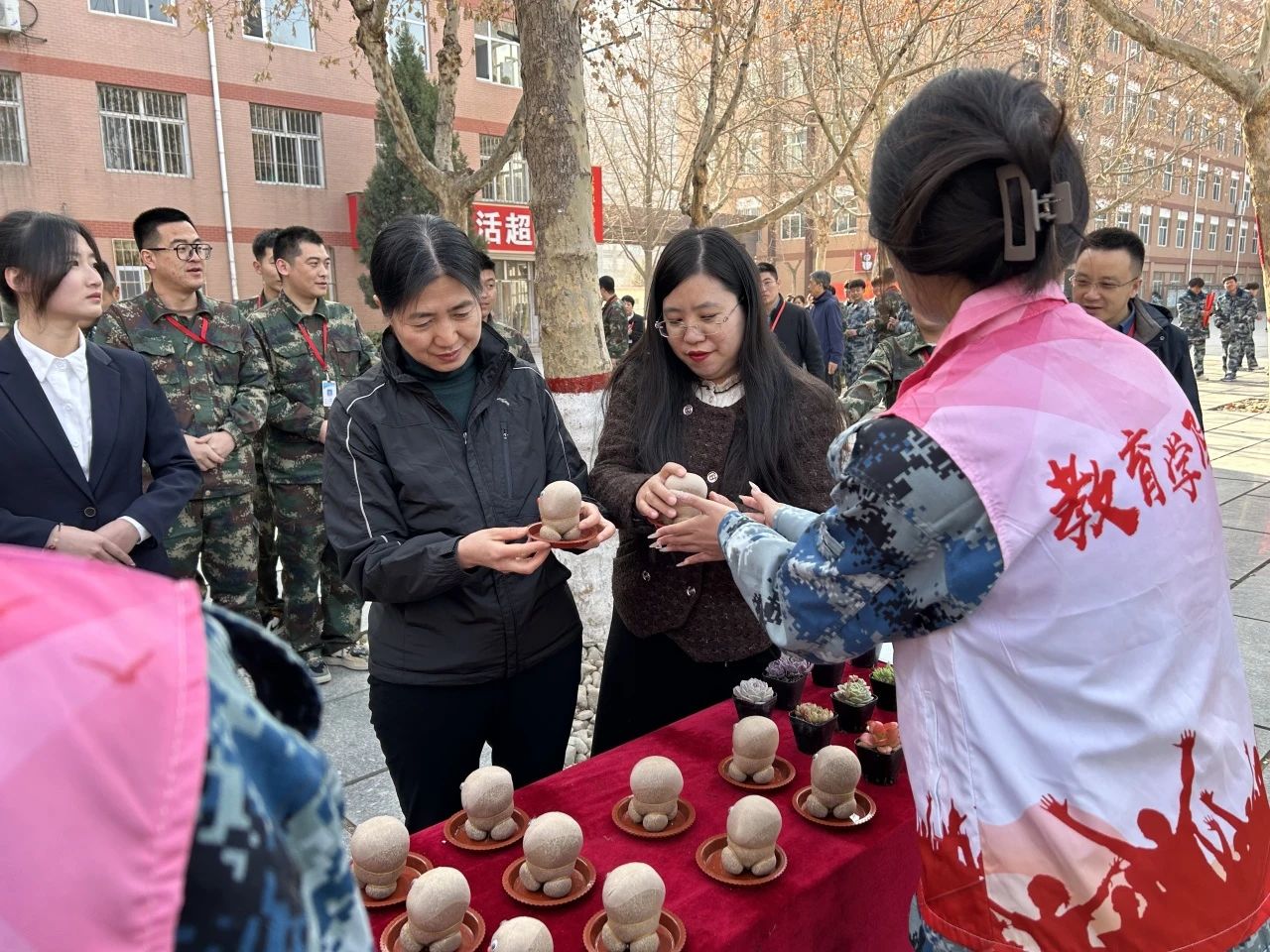 “‘植’此青綠，教樹人心，‘育’汝于成”植樹節(jié)活動圓滿結(jié)束!