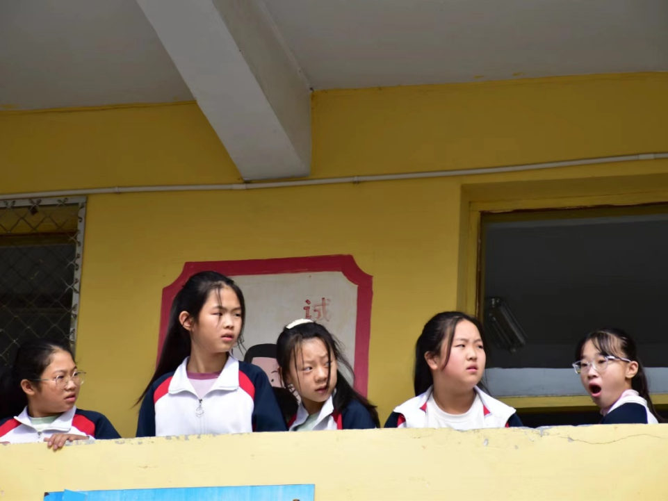 勇?lián)鷷r(shí)代使命，傳遞教育力量——鄭家莊小學(xué)支教活動(dòng)