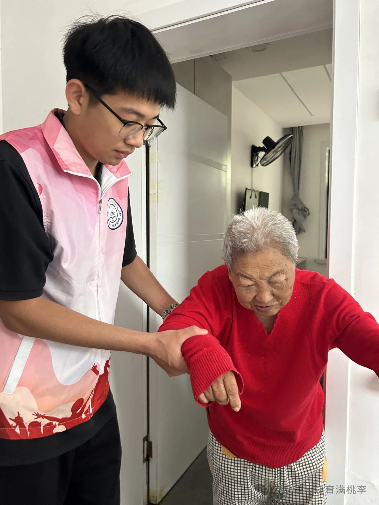 “揚愛老美德，獻志愿精神”