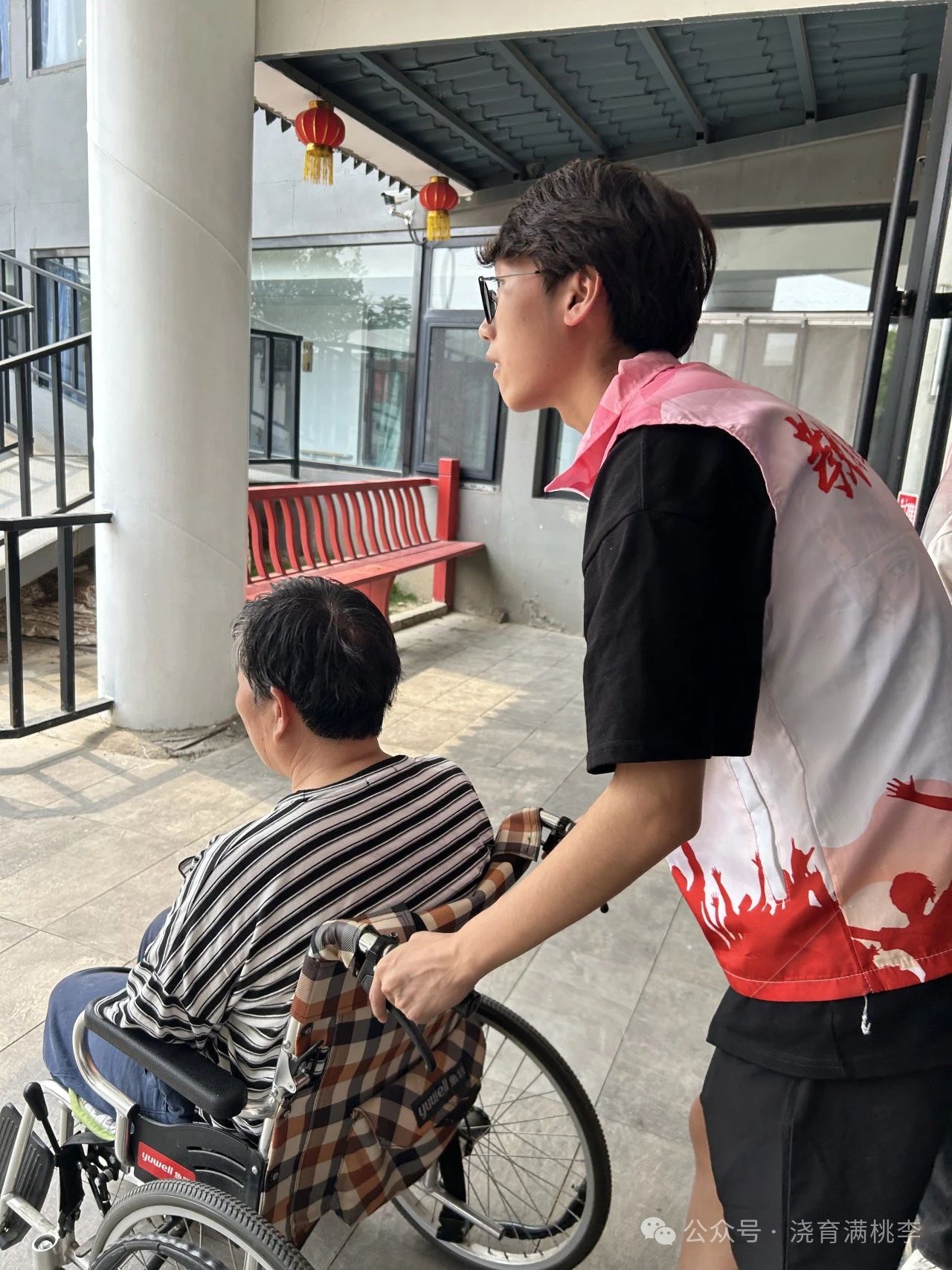“揚愛老美德，獻志愿精神”
