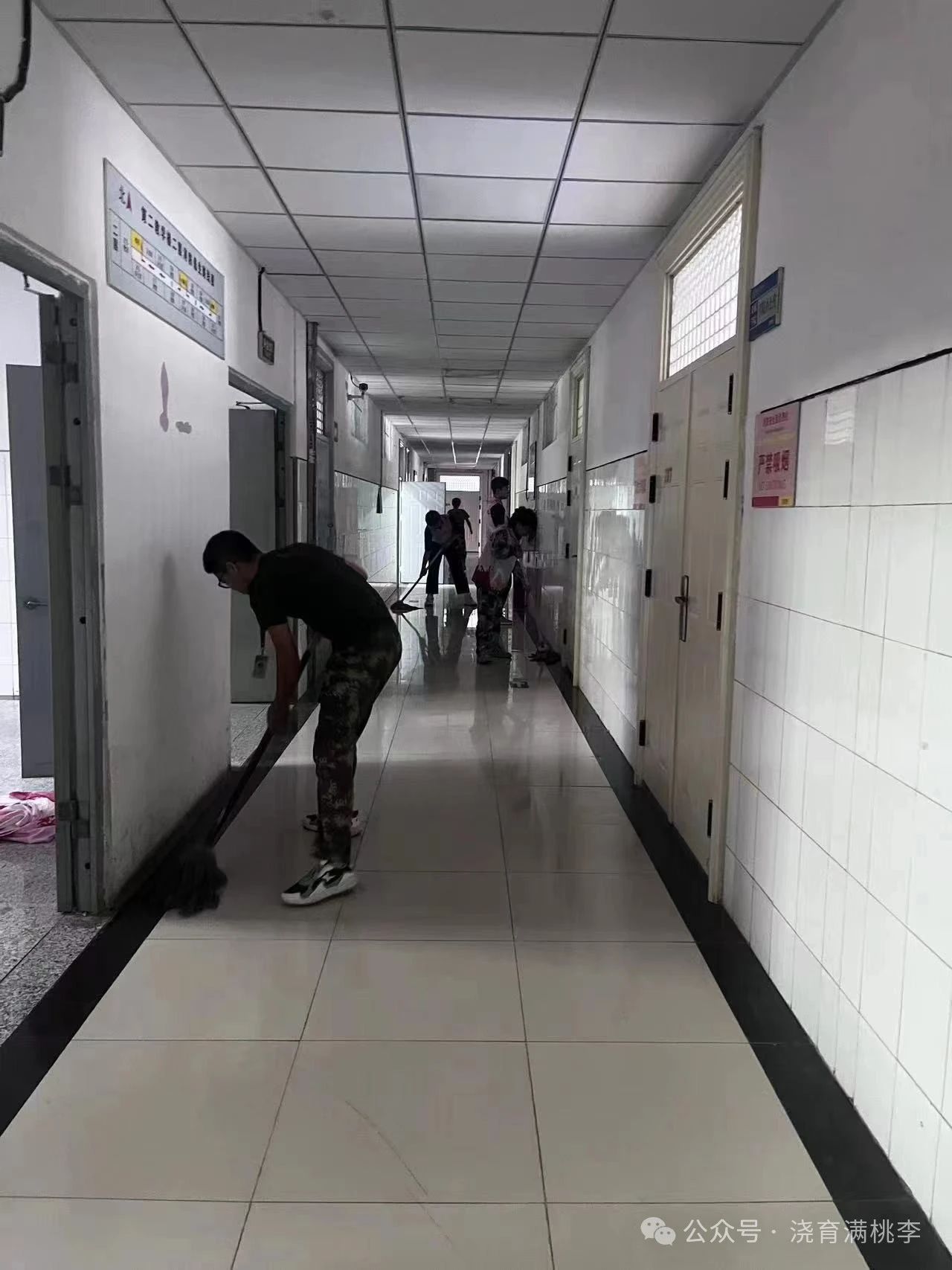 勞動踐于行，美德鑄于心