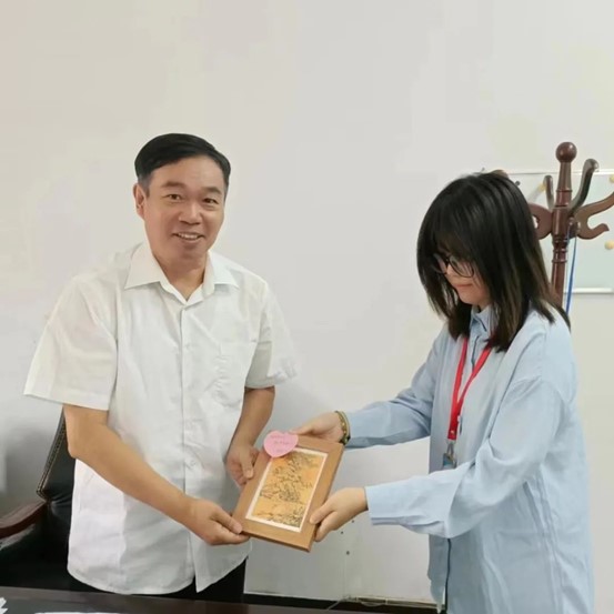 老師，請(qǐng)簽收教師節(jié)禮物