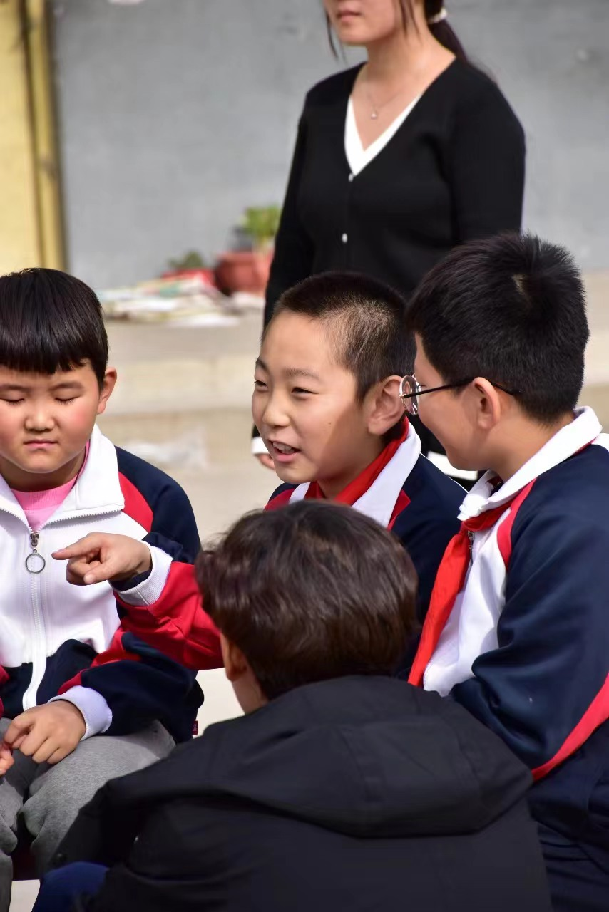 勇?lián)鷷r(shí)代使命，傳遞教育力量——鄭家莊小學(xué)支教活動(dòng)