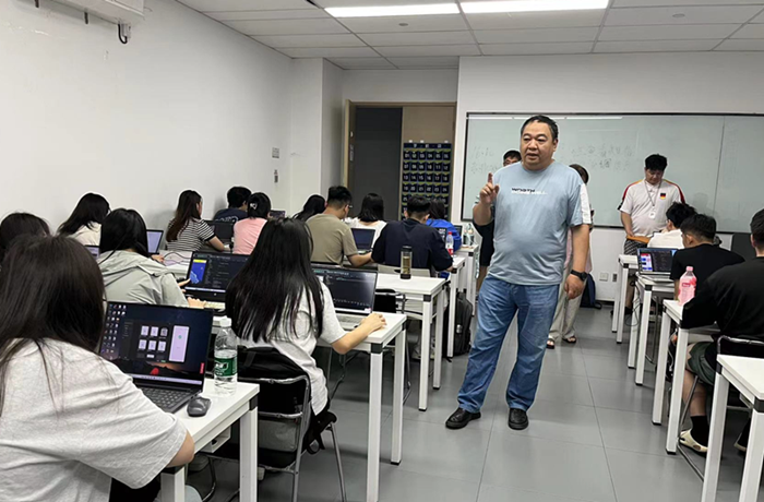以應(yīng)用為目標，以項目為導向—信息科學與工程學院開展學生入企項目實踐活動
