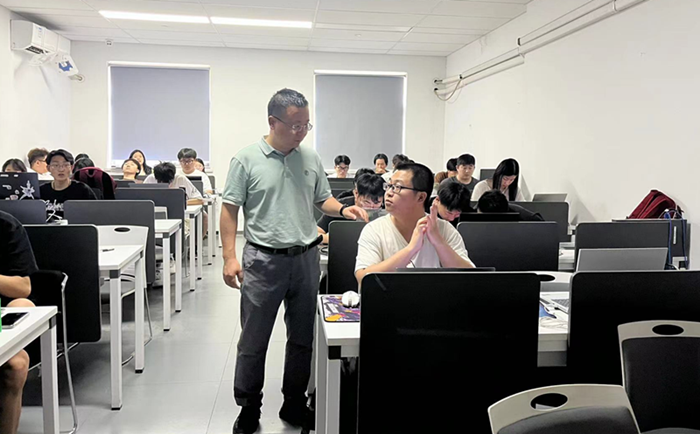 以應(yīng)用為目標，以項目為導向—信息科學與工程學院開展學生入企項目實踐活動