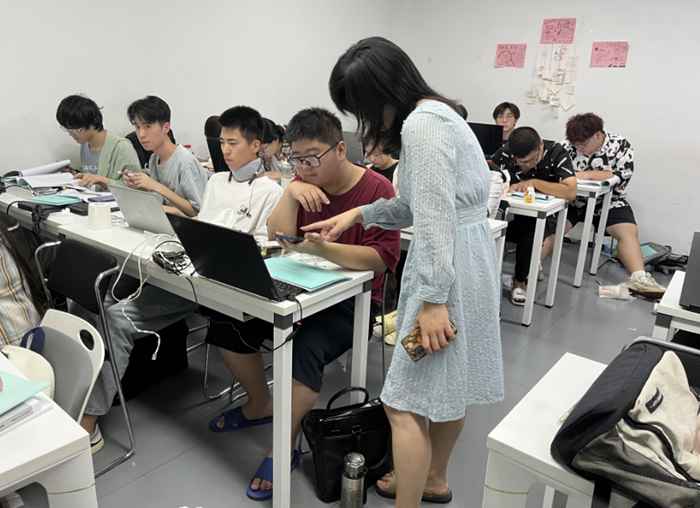 以應(yīng)用為目標，以項目為導向—信息科學與工程學院開展學生入企項目實踐活動