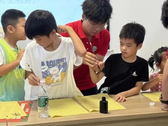 社會實踐(十七)|七彩假期護童夢,情暖童心傳文明①——保定理工學院經(jīng)濟學院“三下鄉(xiāng)”社會實踐