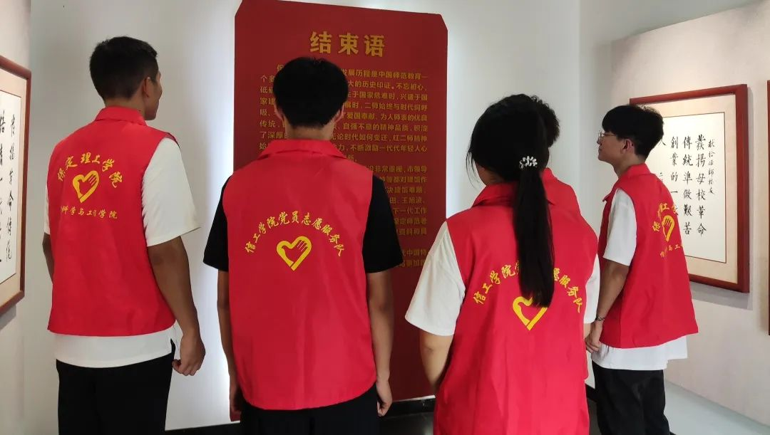 在太行博物館,實踐團的成員們參觀了展館陳列的歷史文物,結(jié)合所學知識講解了歷史故事。同時,親身感受了文物道具的歷史溫度和厚重感,激發(fā)了團隊成員們的興趣和愛國熱情。