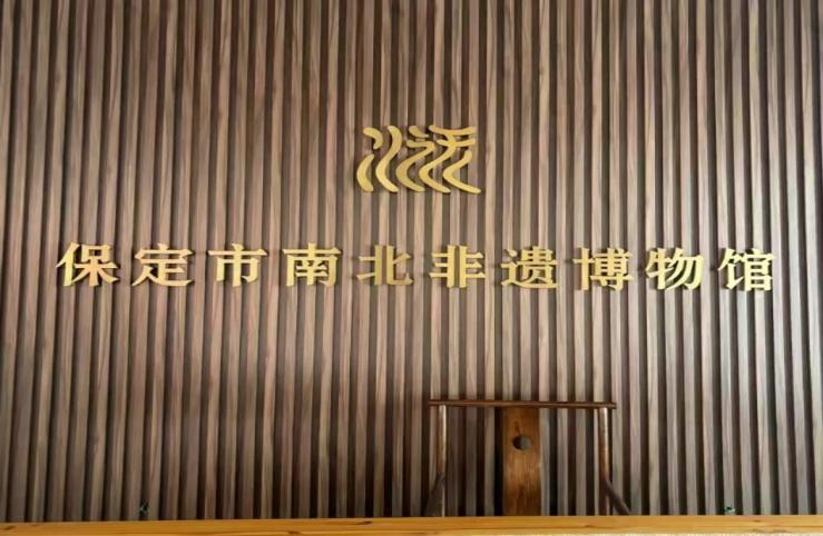 在太行博物館,實踐團的成員們參觀了展館陳列的歷史文物,結(jié)合所學知識講解了歷史故事。同時,親身感受了文物道具的歷史溫度和厚重感,激發(fā)了團隊成員們的興趣和愛國熱情。