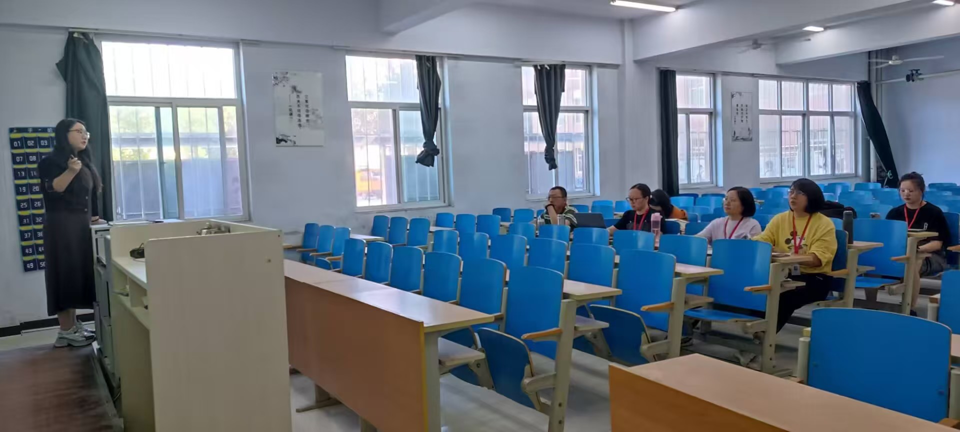 新生力量綻華彩 精彩點評助成長 ——會計學(xué)院新教師課程驗收展示活動