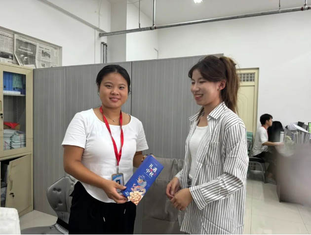 情意滿中秋，月餅送祝福|信工學院為教職工發(fā)放中秋月餅