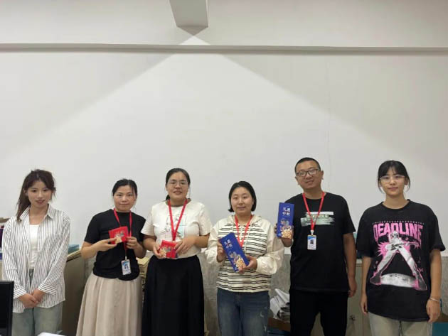 情意滿中秋，月餅送祝福|信工學院為教職工發(fā)放中秋月餅