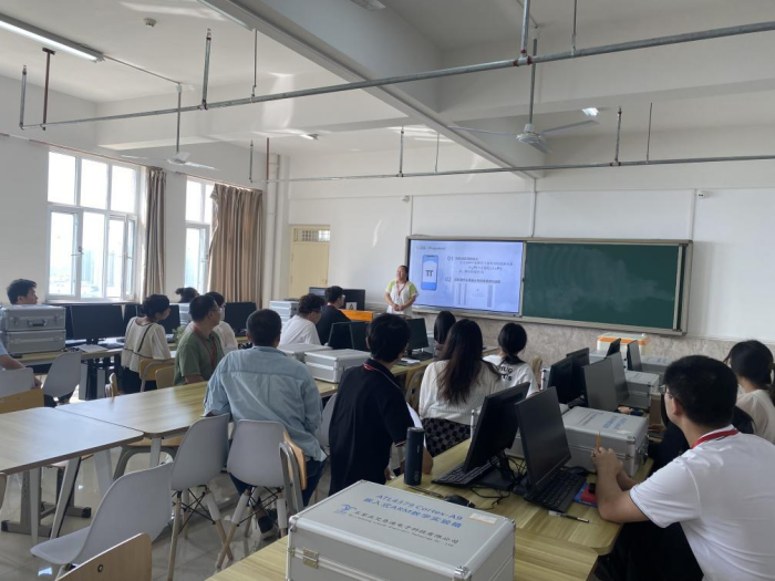 信息科學(xué)與工程學(xué)院成功舉辦秋季金課建設(shè)培訓(xùn)會，助力教學(xué)質(zhì)量再提升