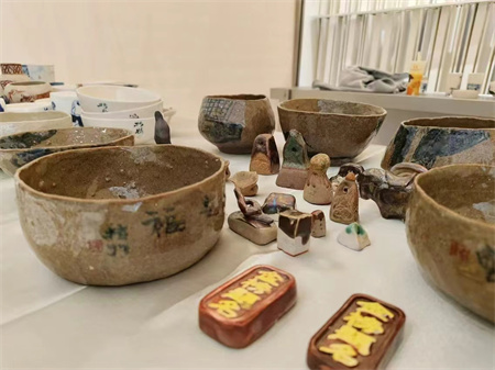 保定理工學(xué)院藝術(shù)學(xué)院師生閃耀雄安商服中心X青年藝術(shù)節(jié) ——共繪青春色彩，綻放藝術(shù)魅力