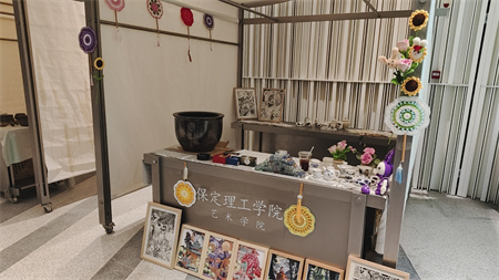 保定理工學(xué)院藝術(shù)學(xué)院師生閃耀雄安商服中心X青年藝術(shù)節(jié) ——共繪青春色彩，綻放藝術(shù)魅力