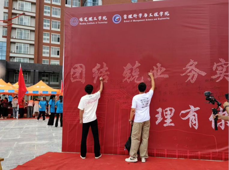 我為同學(xué)做實(shí)事 | 管理學(xué)院“同伴成長(zhǎng),暖心起航