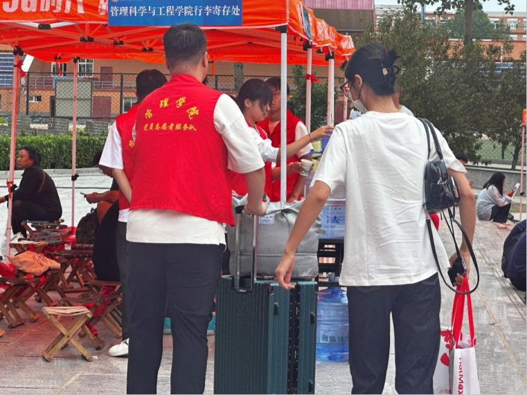 我為同學(xué)做實(shí)事 | 管理學(xué)院“同伴成長(zhǎng),暖心起航