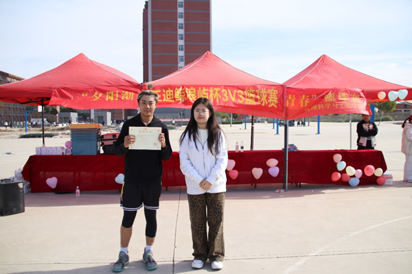 體育|保定理工學院|管理學院|“夕陽漸沉灑熱汗，少年不疲逐青春”籃球比賽圓滿結束