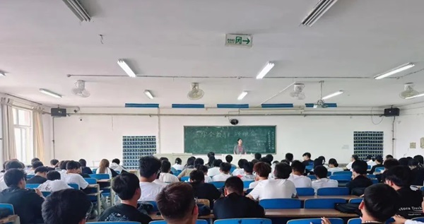 安全教育|保定理工學院|管理學院|平安過國慶，安全需謹記