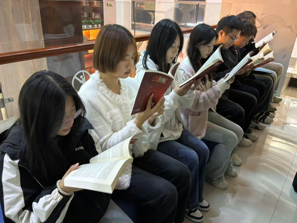 團(tuán)日活動|保定理工學(xué)院|管理學(xué)院|追尋紅色記憶，傳承革命精神