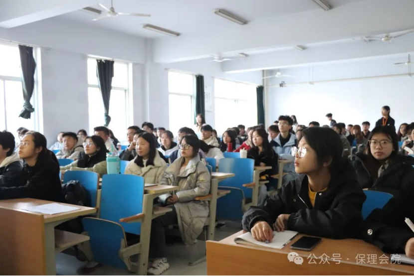保定理工學院會計學院團旗引領(lǐng)成長路，培訓鑄就青春夢
