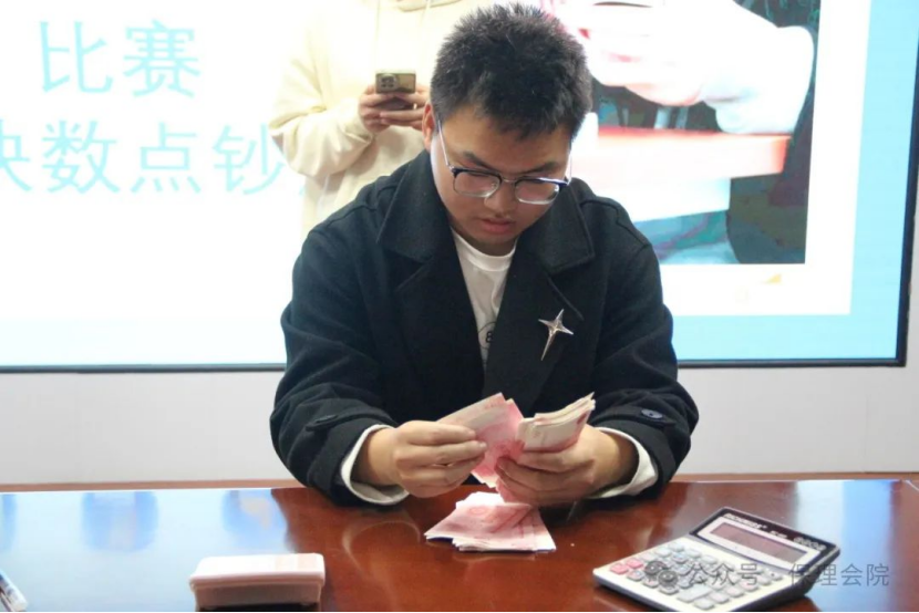 保定理工學(xué)院會(huì)計(jì)學(xué)院會(huì)計(jì)技能大賽：展現(xiàn)專業(yè)風(fēng)采，鑄就卓越未來