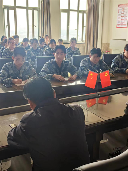 保定理工學院藝術學院召開學生黨員座談會