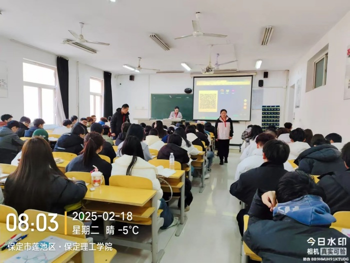 【輔教同行，課啟新程】 信息科學(xué)與工程學(xué)院輔導(dǎo)員進(jìn)課堂，共筑育人新防線