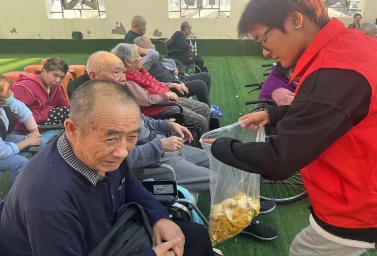 陽春白雪，送暖敬老