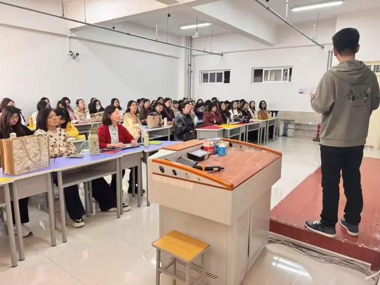 智教啟新程，匠心鑄優(yōu)課